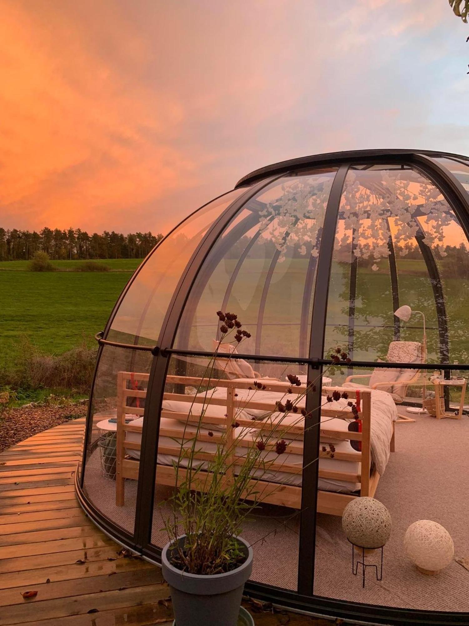 Au Clair De Ma Bulle Hotell Marche-en-Famenne Exteriör bild